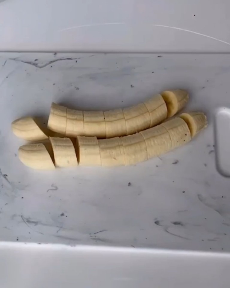 Helado de fresa y plátano sin azúcar añadido y sin lactosa Paso 0 Helado de fresa y plátano sin azúcar añadido y sin lactosa Paso 0