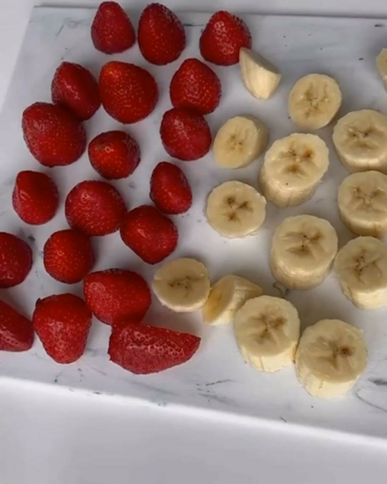 Helado de fresa y plátano sin azúcar añadido y sin lactosa Paso 2 Helado de fresa y plátano sin azúcar añadido y sin lactosa Paso 2