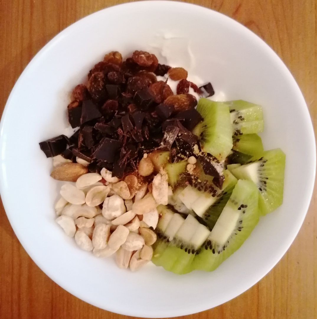 Bowl queso batido, kiwi y frutos secos 