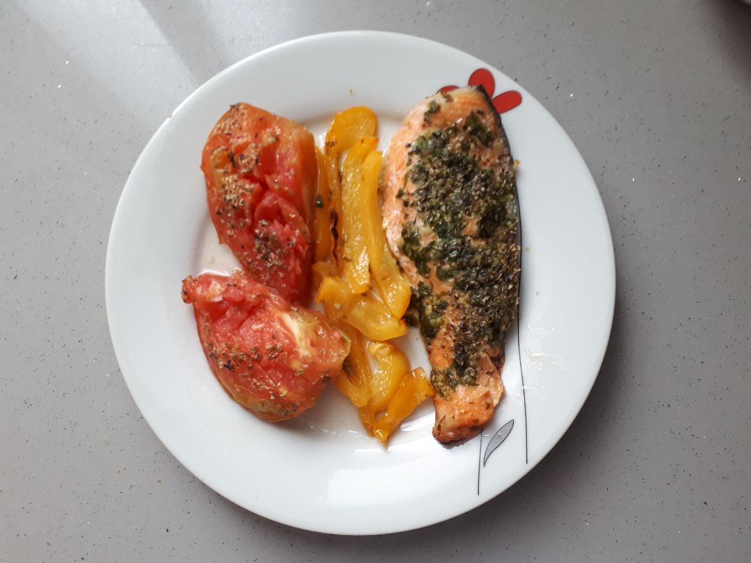 Salmón con verduras al horno Salmón con verduras al horno