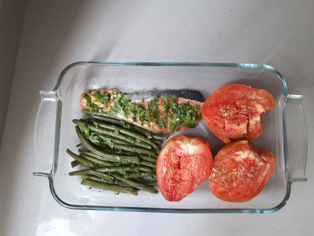 Salmón con verduras al horno Paso 4 Salmón con verduras al horno Paso 4