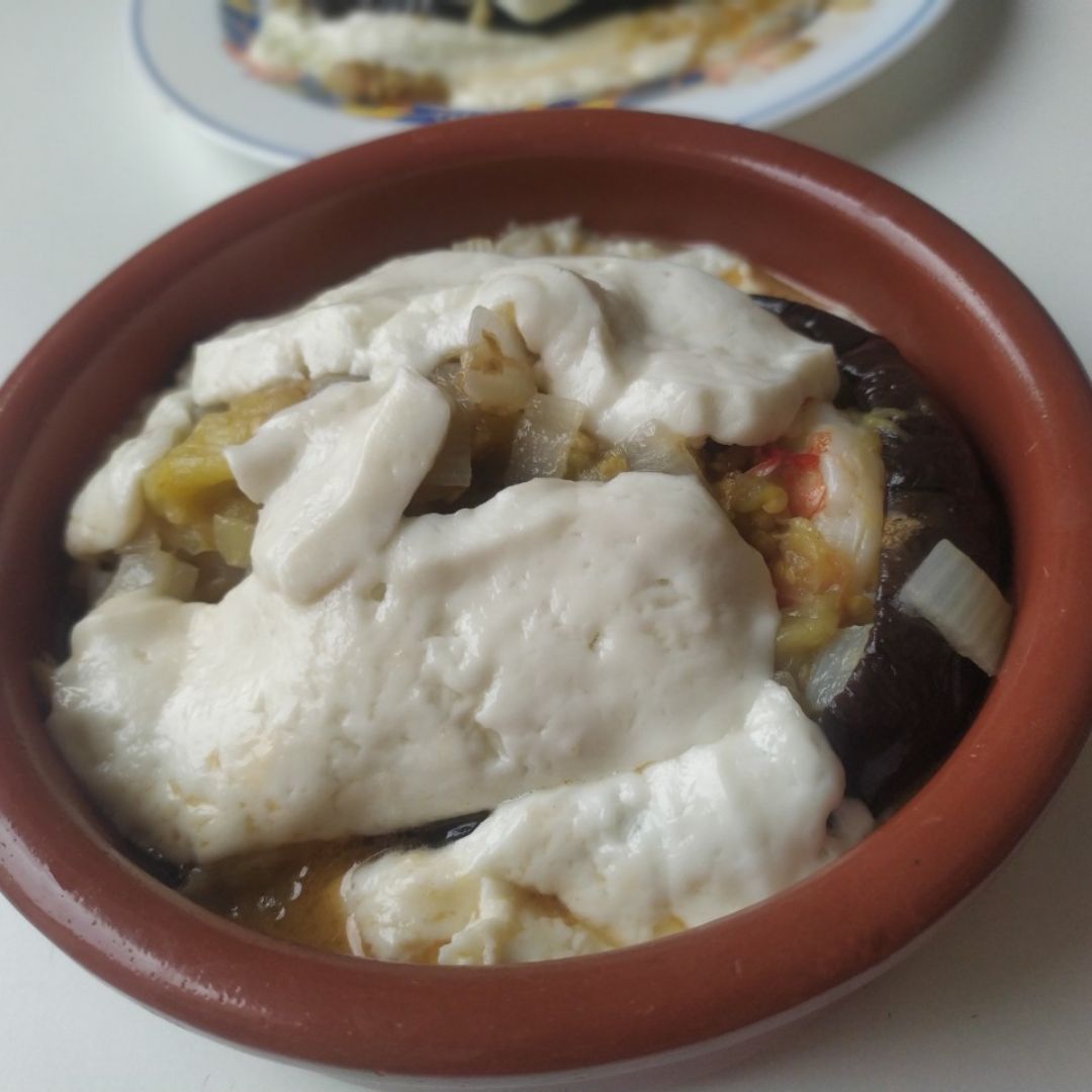 BERENJENA con GAMBONES y QUESO FRESCO BERENJENA con GAMBONES y QUESO FRESCO