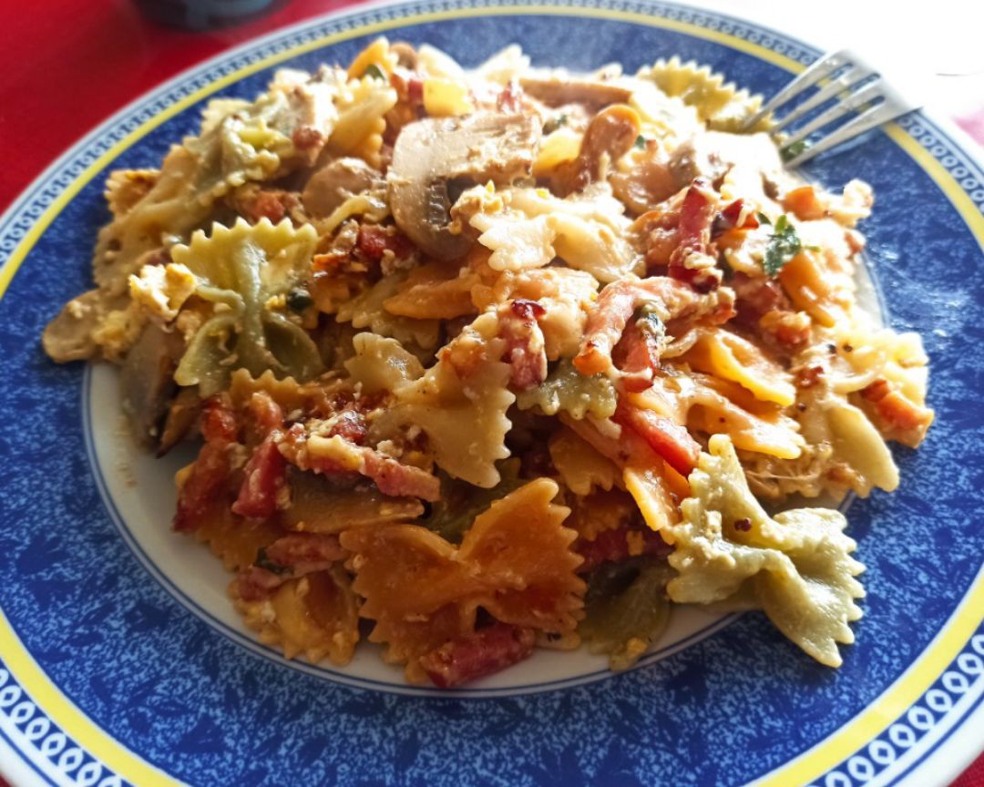 Carbonara auténtica, sin lactosa y champiñones Carbonara auténtica, sin lactosa y champiñones