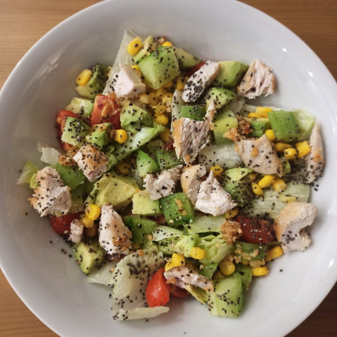 Ensalada con pollo y verduritas