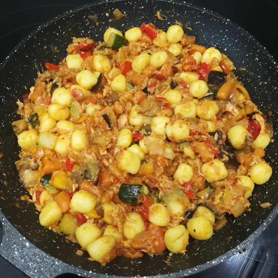 Gnocchi con verduras y atún Gnocchi con verduras y atún