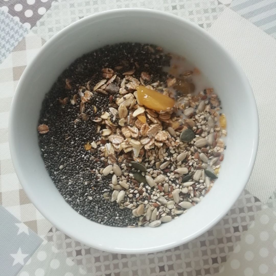Muesli con leche de almendras