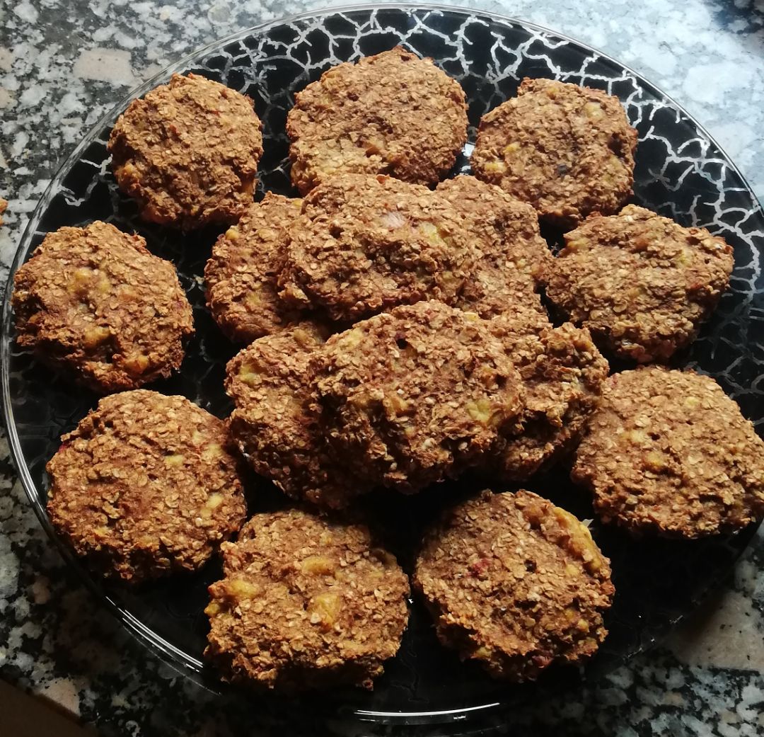 Galletas de avena, plátano, fresa y canela Galletas de avena, plátano, fresa y canela