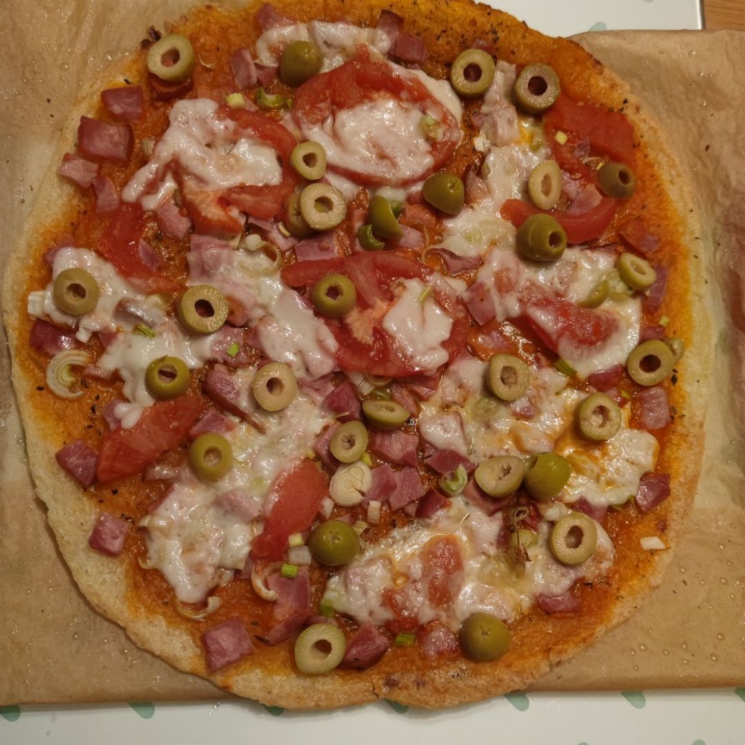 Pizza de yuca con lacón Pizza de yuca con lacón