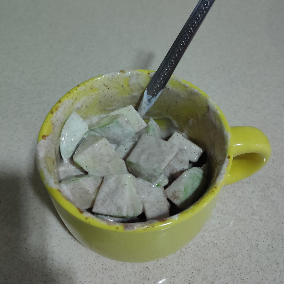 Yogur con canela y manzana 