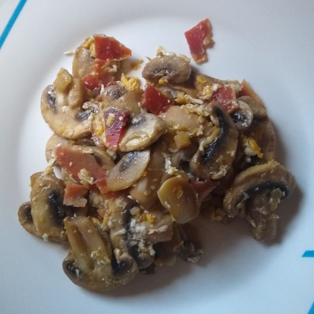 Champiñones con huevo y jamón #platoestrella Champiñones con huevo y jamón #platoestrella