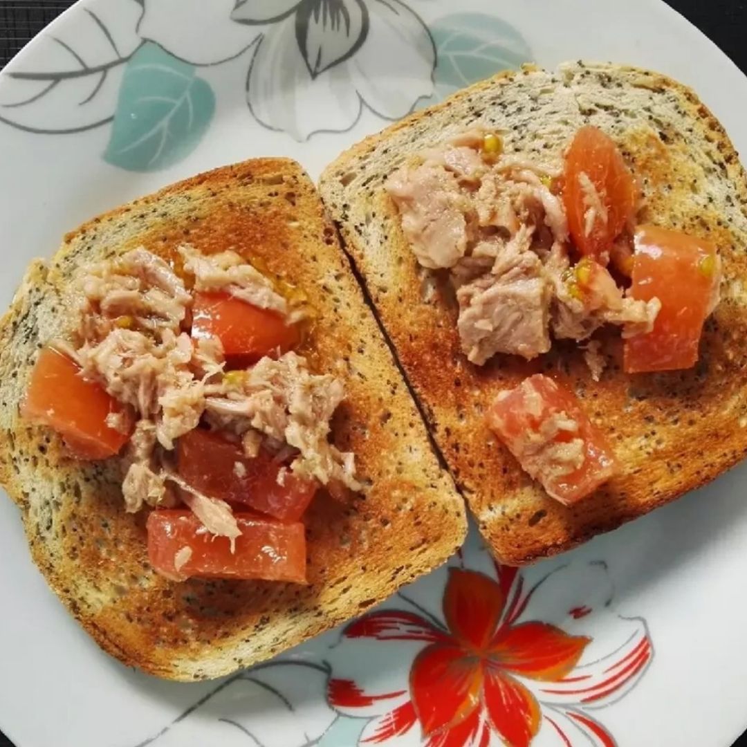 Tostada Tomate y Atún