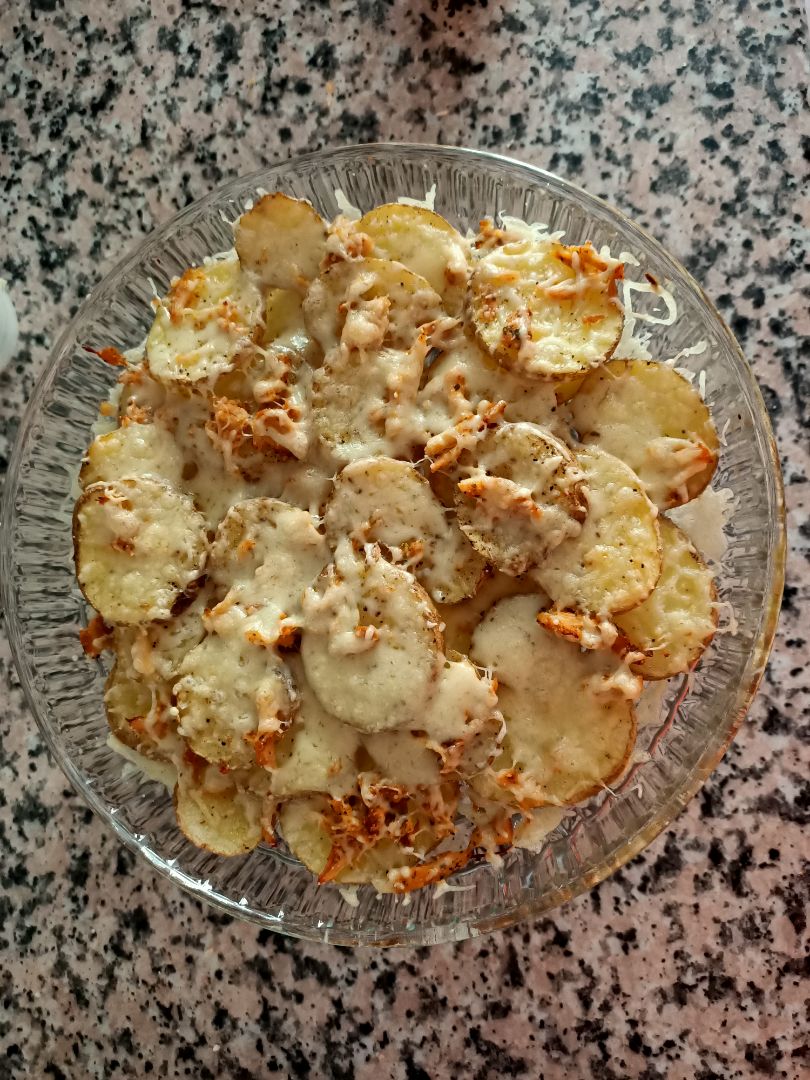 Patatas al horno con pollo y queso fundido