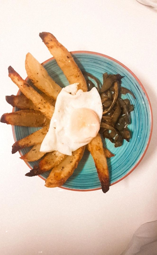 Patatas gajo, pimiento y huevo Patatas gajo, pimiento y huevo
