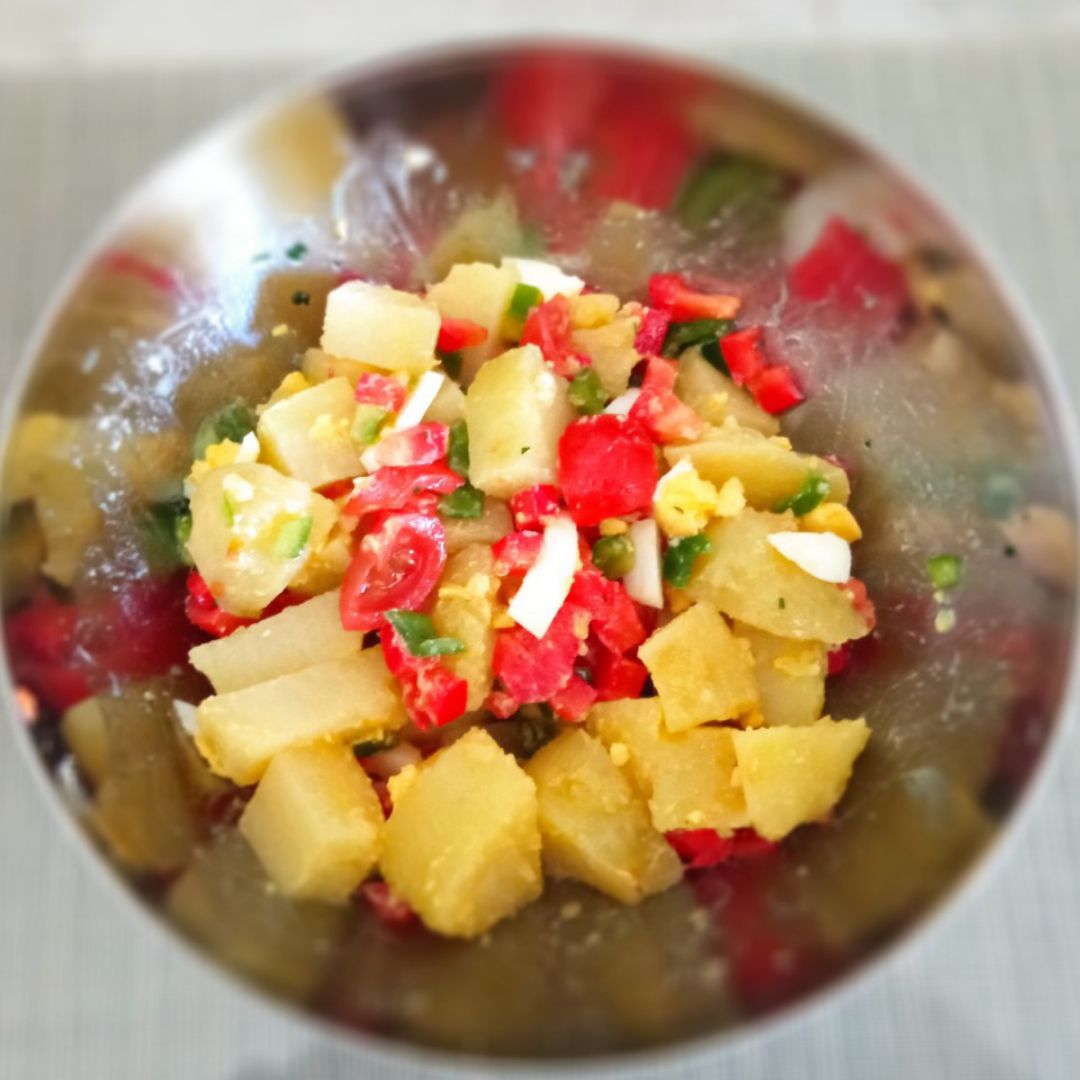 Ensalada de patatas, pimientos...