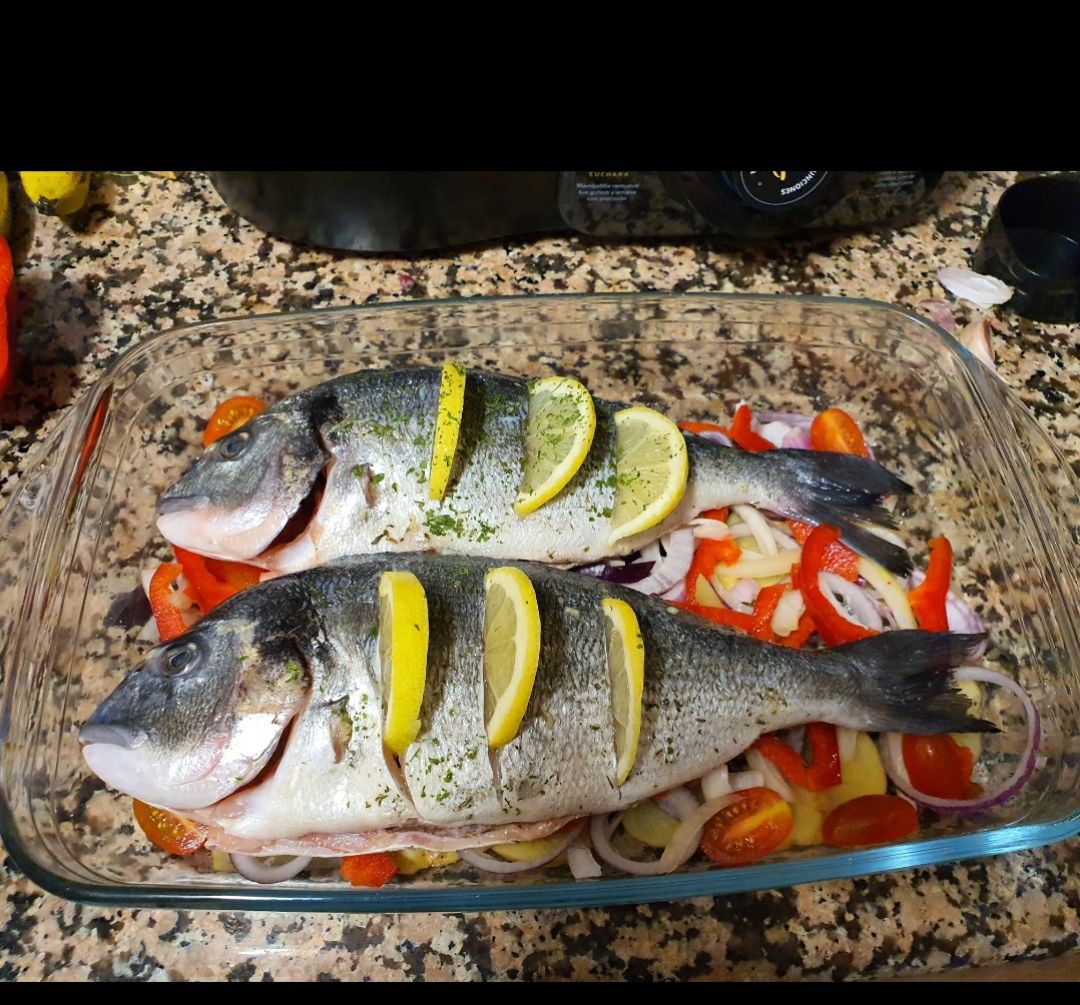 Dorada al horno con patatas y verduras.Step 0