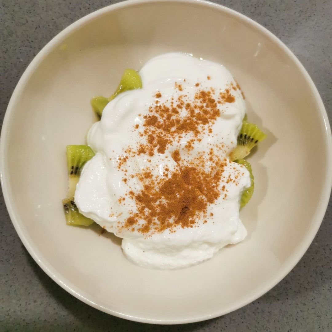 Kiwi con queso fresco batido Kiwi con queso fresco batido
