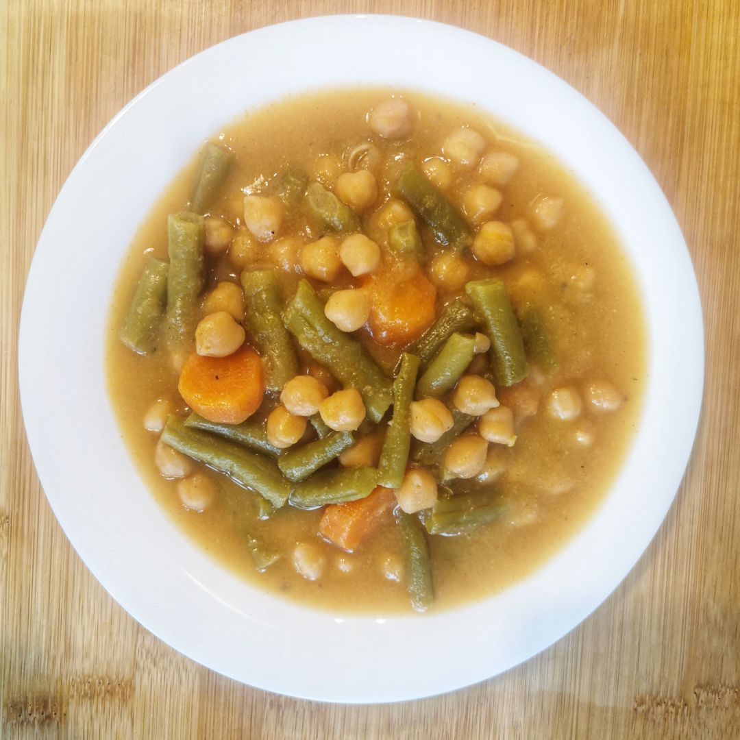 Potaje de garbanzos y judías verdes. Potaje de garbanzos y judías verdes.