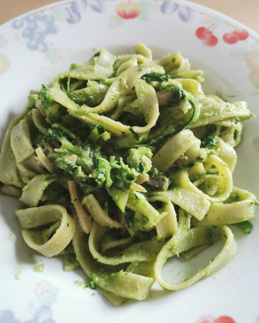 Nidos con pesto de espinacas