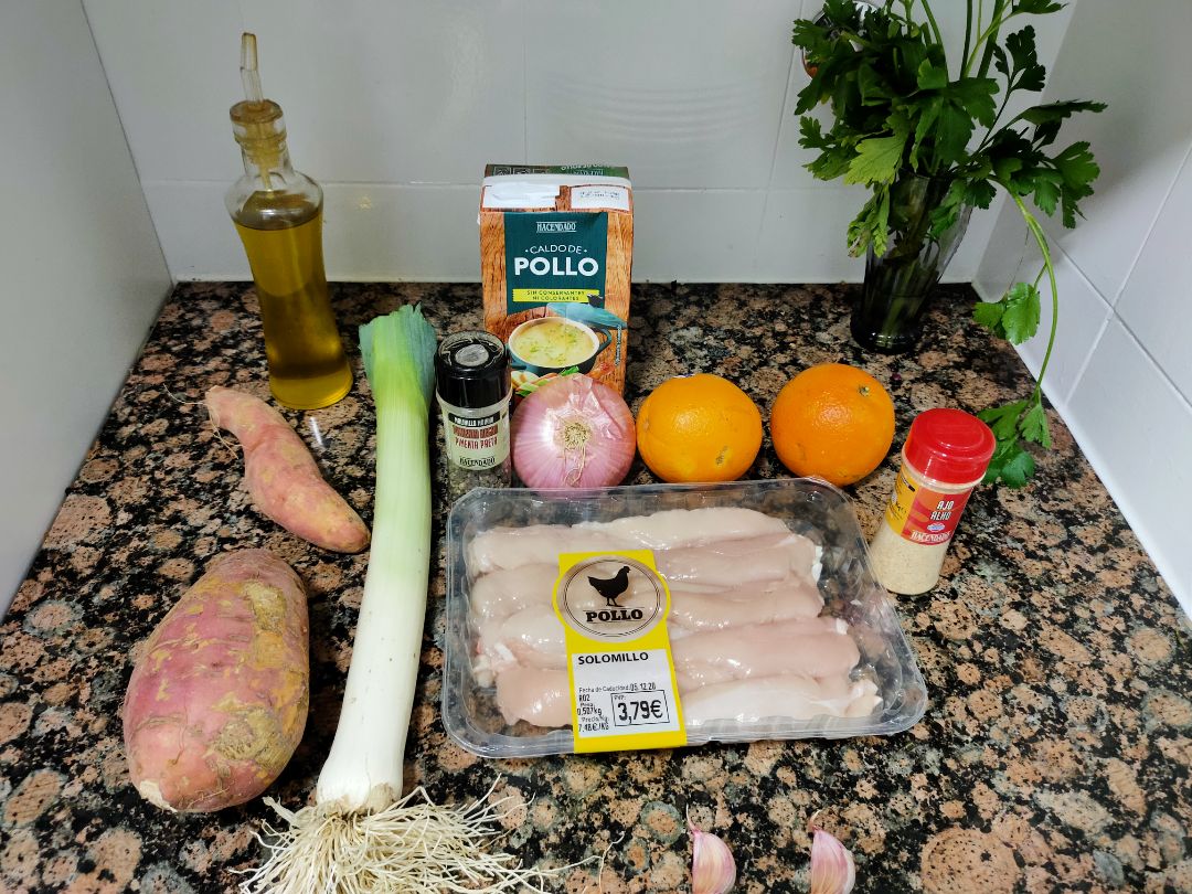 Trampantojo: Pollo con crema de naranja y boniato sobre soja texturizada Paso 0 Trampantojo: Pollo con crema de naranja y boniato sobre soja texturizada Paso 0