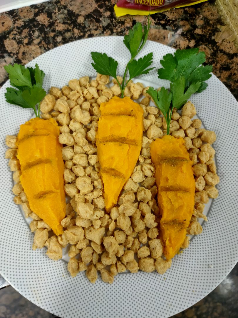 Trampantojo: Pollo con crema de naranja y boniato sobre soja texturizada Paso 8 Trampantojo: Pollo con crema de naranja y boniato sobre soja texturizada Paso 8