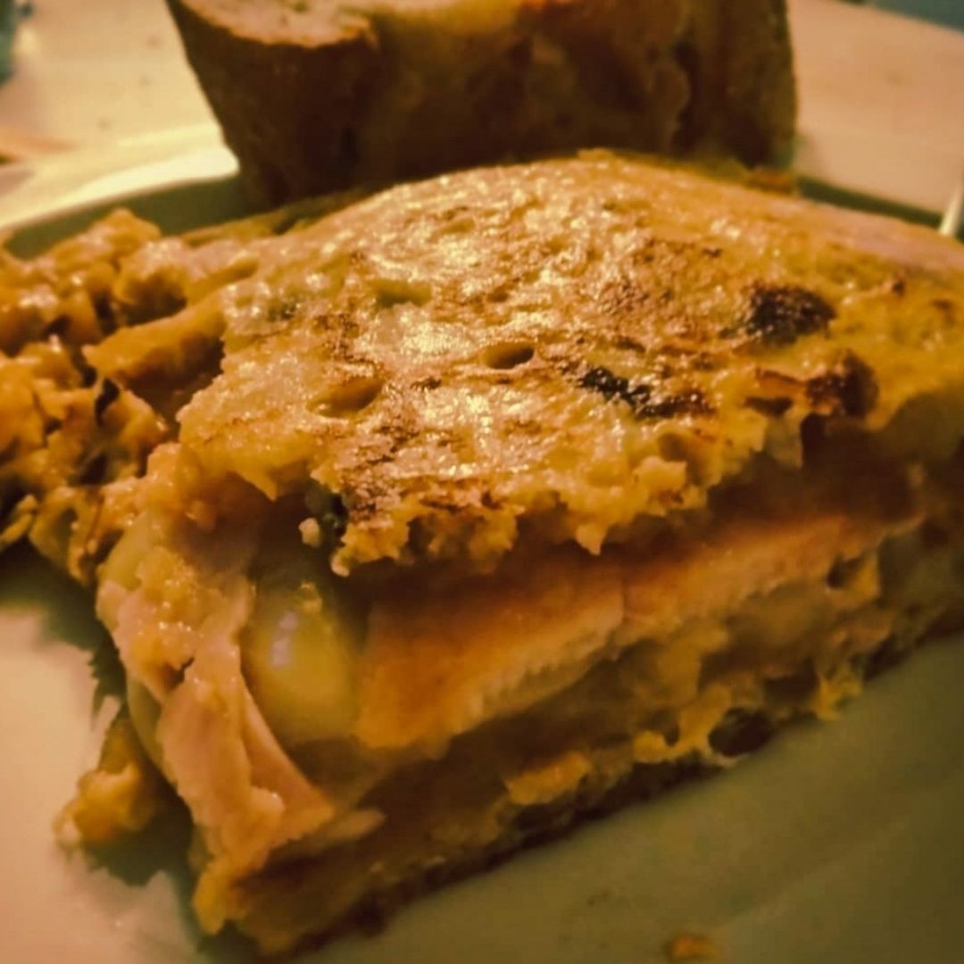 Tortilla rellena de jamón y queso, buenísima!! Tortilla rellena de jamón y queso, buenísima!!
