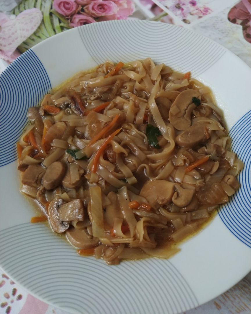 Sopa de noodles de arroz y champiñones Sopa de noodles de arroz y champiñones