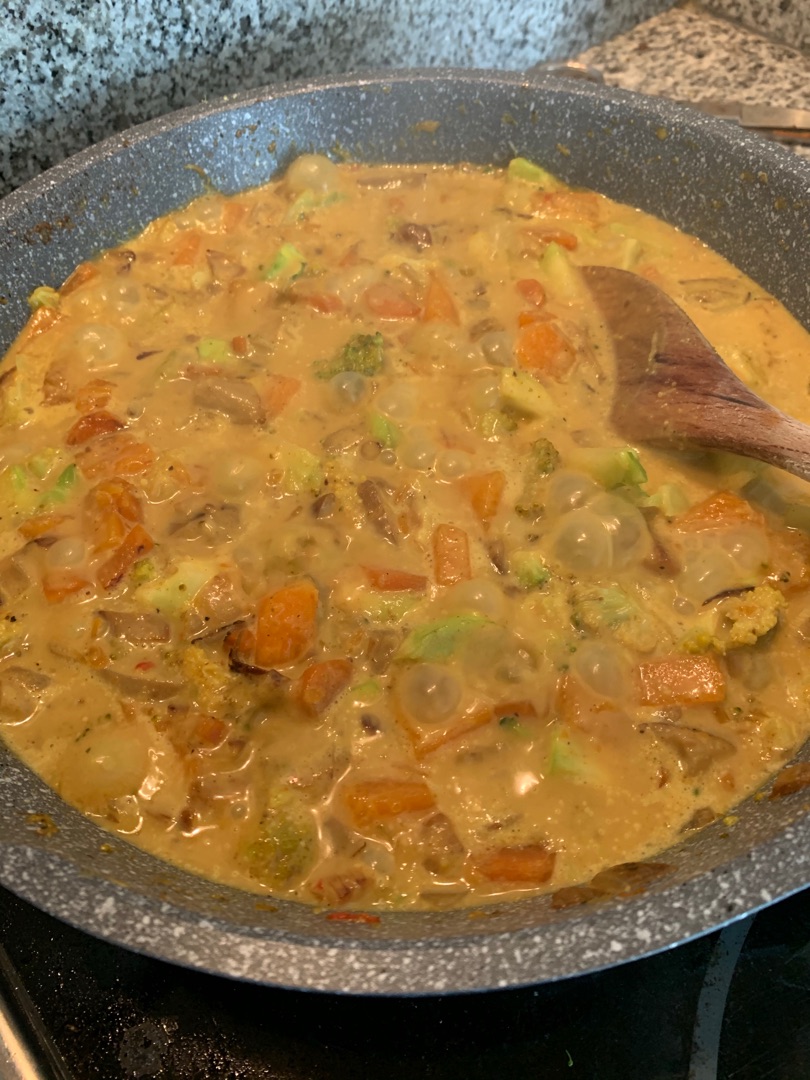 Curry de verduras con garbanzos y huevo poché.Step 0