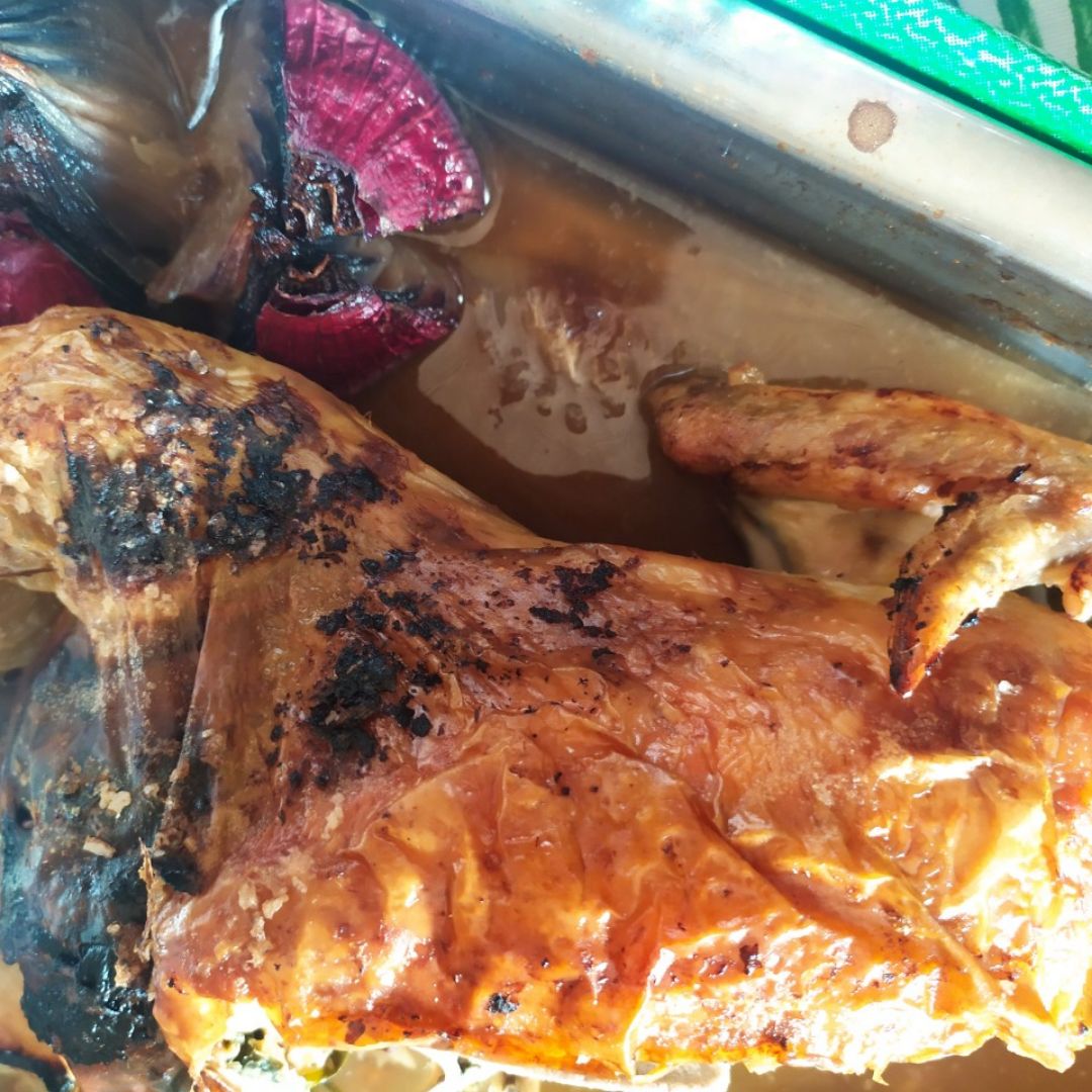 POLLO AL CAVA RELLENO DE ESPINACAS, MANZANA Y ARÁNDANOS. POLLO AL CAVA RELLENO DE ESPINACAS, MANZANA Y ARÁNDANOS.