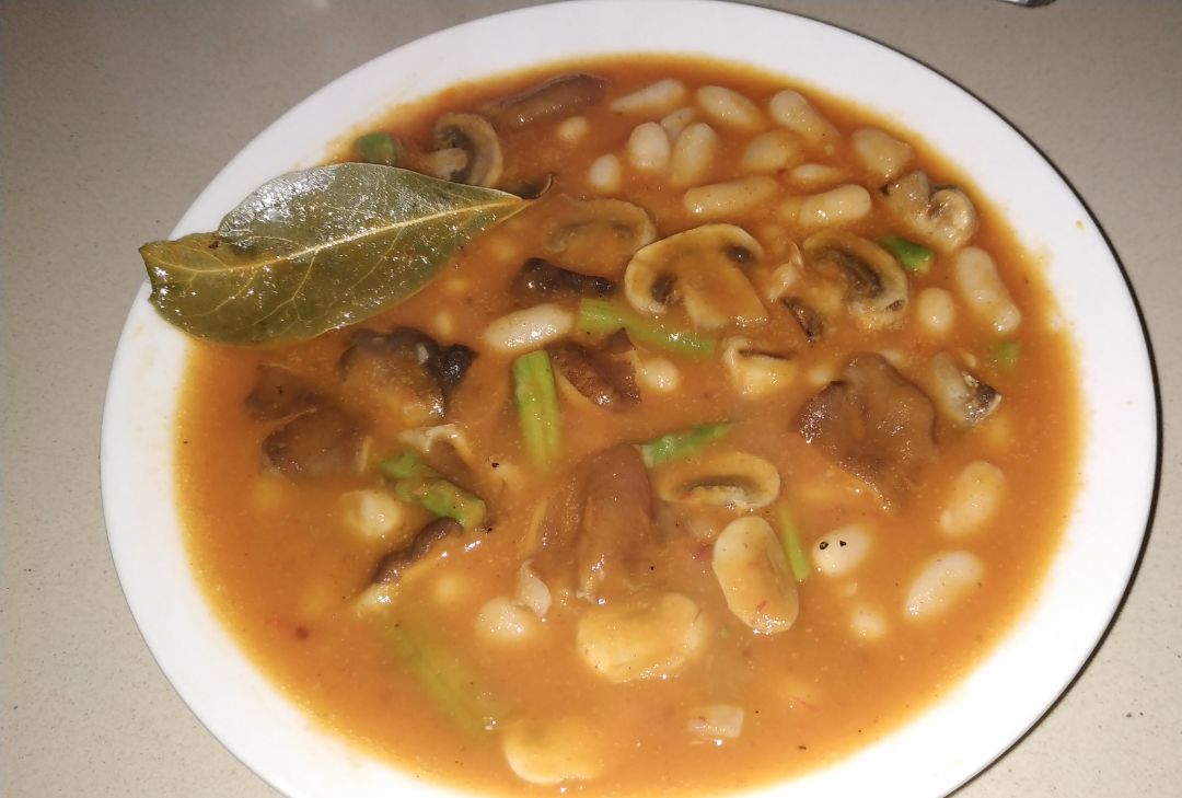 Habichuelas con setas y espárragos 🍄🍲 Paso 4 Habichuelas con setas y espárragos 🍄🍲 Paso 4