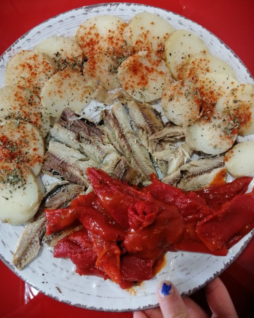 Sardinas con patatas y pimientos