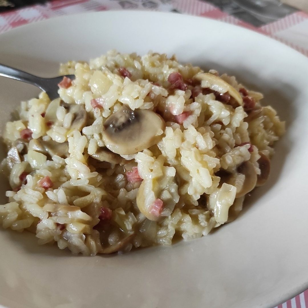 Risotto con jamón y champiñones Risotto con jamón y champiñones
