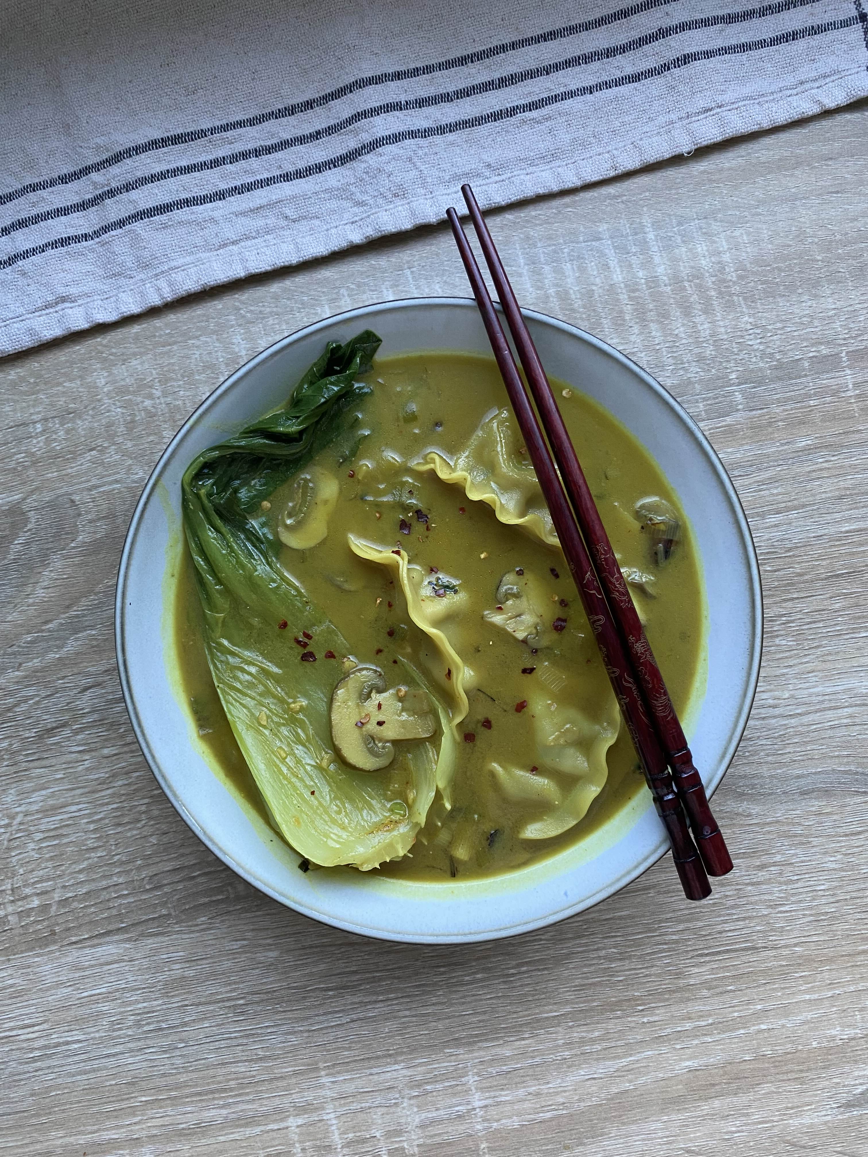 Sopa de Gyozas Sopa de Gyozas