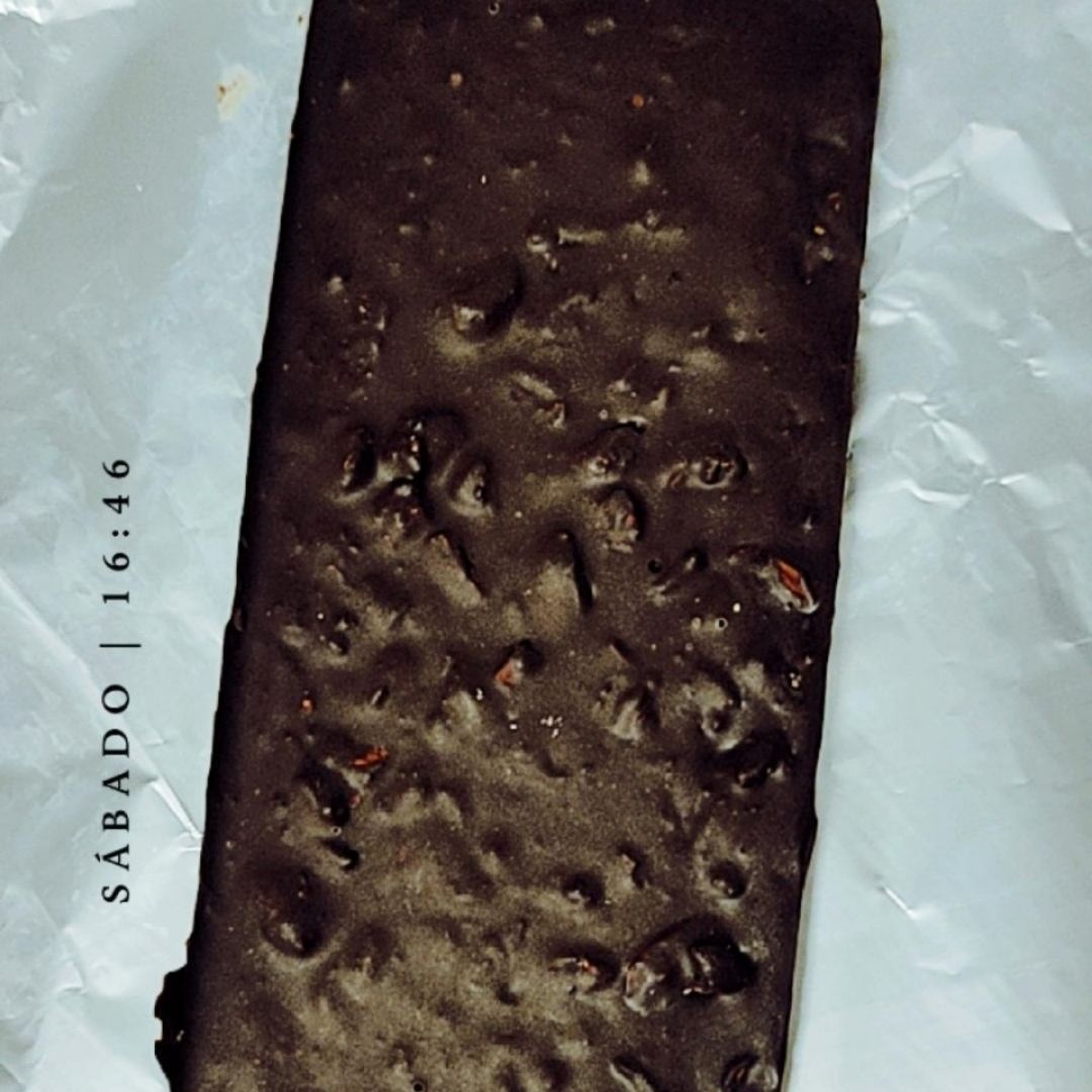 Turrón con almendras y pistachos Turrón con almendras y pistachos