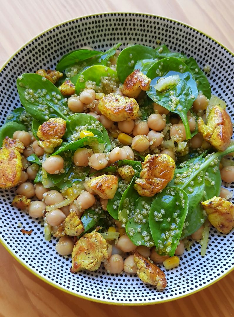 Ensalada de garbanzos, quinoa y pollo Ensalada de garbanzos, quinoa y pollo