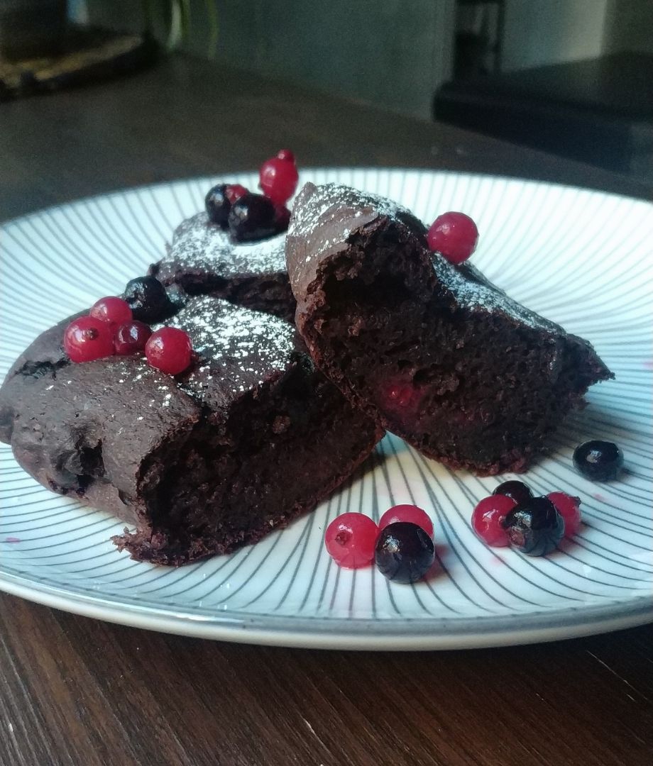 Brownie con frutos rojos Brownie con frutos rojos