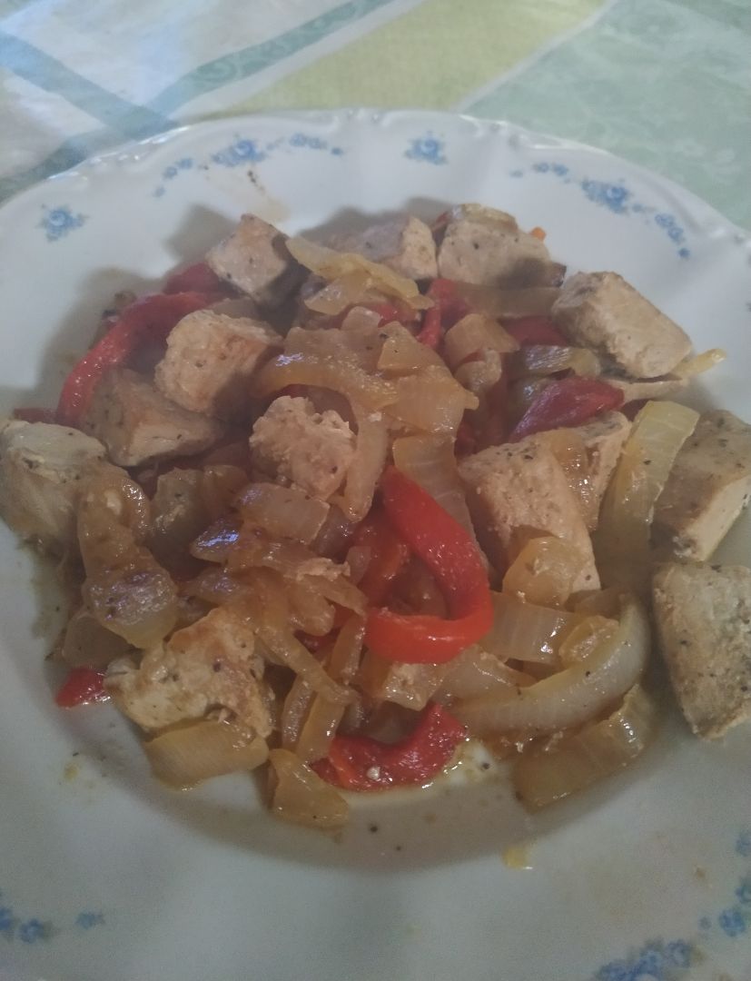 Atun encebollado con pimiento