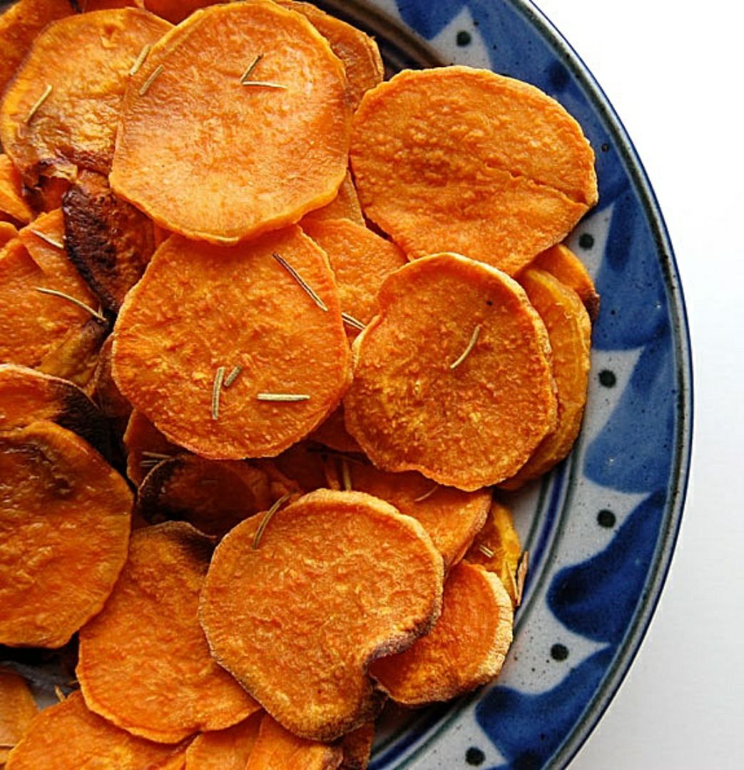 Chips dulces caribeñas de batata en microondas, súper sencillas y en menos de 1 minuto | 100% veganas y sin gluten Chips dulces caribeñas de batata en microondas, súper sencillas y en menos de 1 minuto | 100% veganas y sin gluten