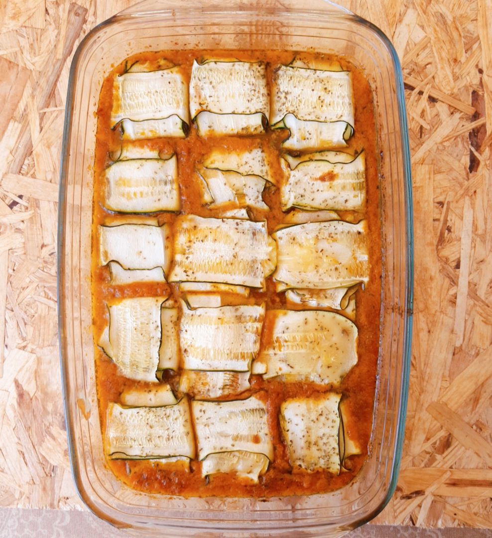 Rollitos de calabacín relleno de queso crema y verduras 