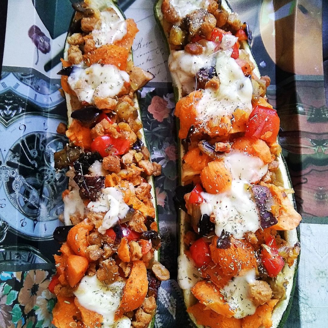 Calabacines rellenos de verduras y soja texturizada
