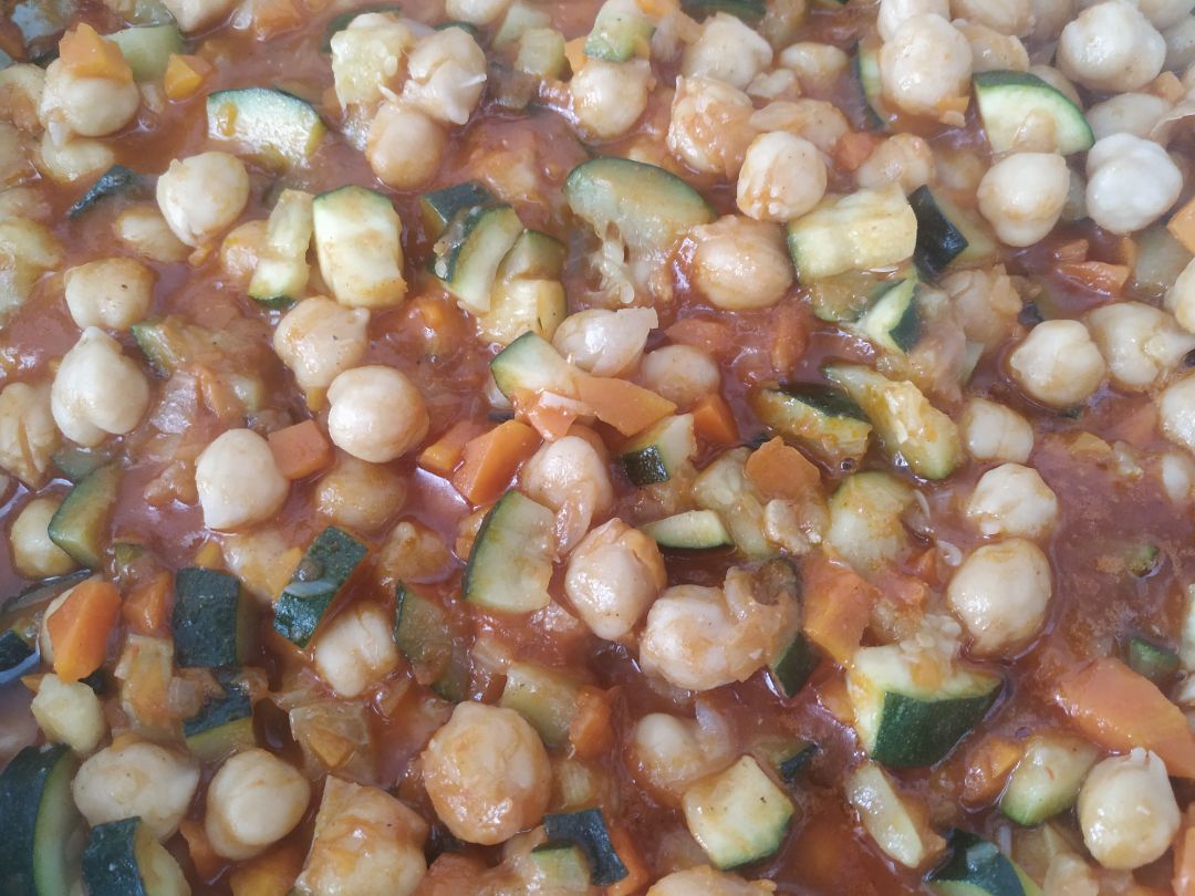 Garbanzos con calabacin y zanahoria al curry Garbanzos con calabacin y zanahoria al curry