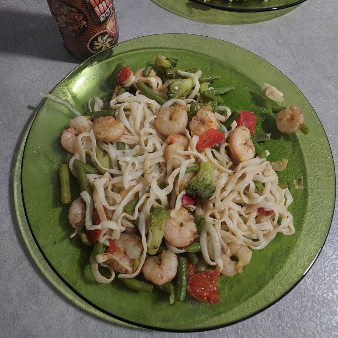Nuddles de konjac con verduritas