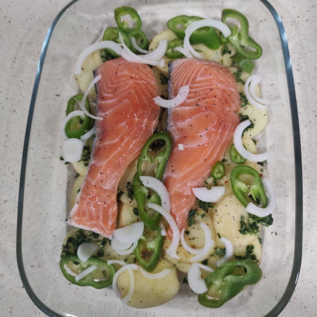 Salmón al horno con patata Salmón al horno con patata