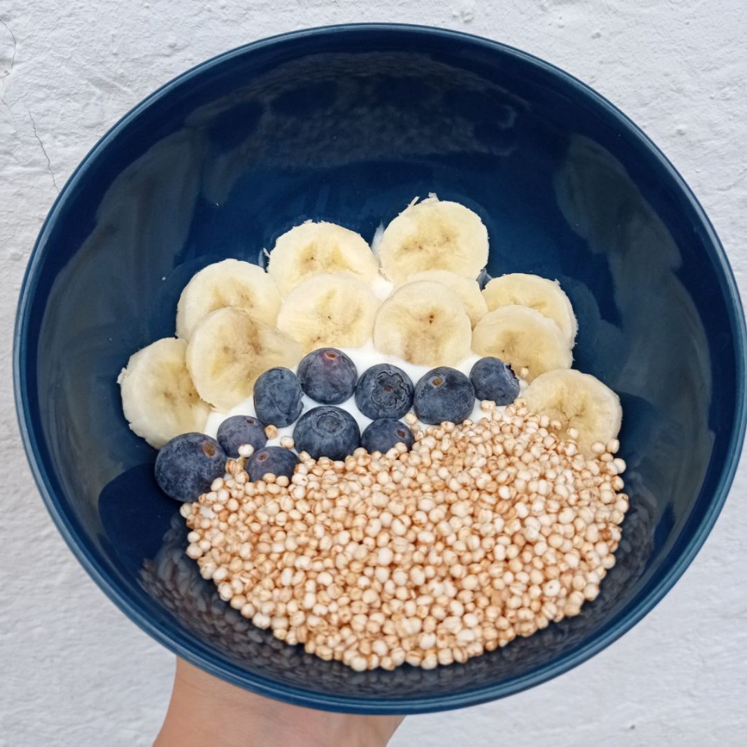 YOGURT SUPERROTEICO CON QUINOA HINCHADA Y FRUTITAS YOGURT SUPERROTEICO CON QUINOA HINCHADA Y FRUTITAS