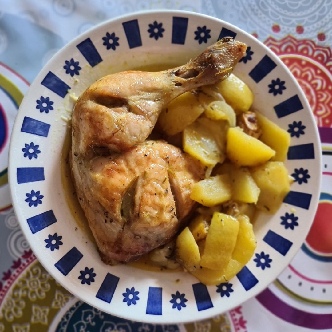 Pollo al horno con patatas panaderas Pollo al horno con patatas panaderas