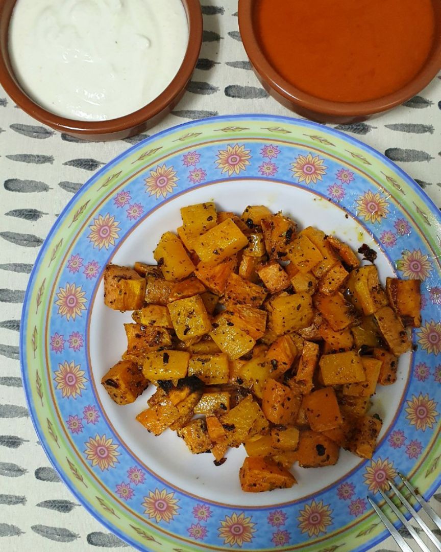 Patatas bravas de boniato y calabaza + salsa realfooder Patatas bravas de boniato y calabaza + salsa realfooder