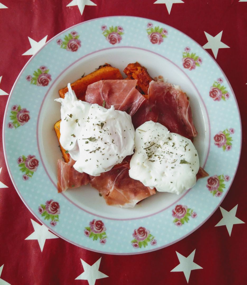 Huevos rotos con jamón y calabaza. Huevos rotos con jamón y calabaza.