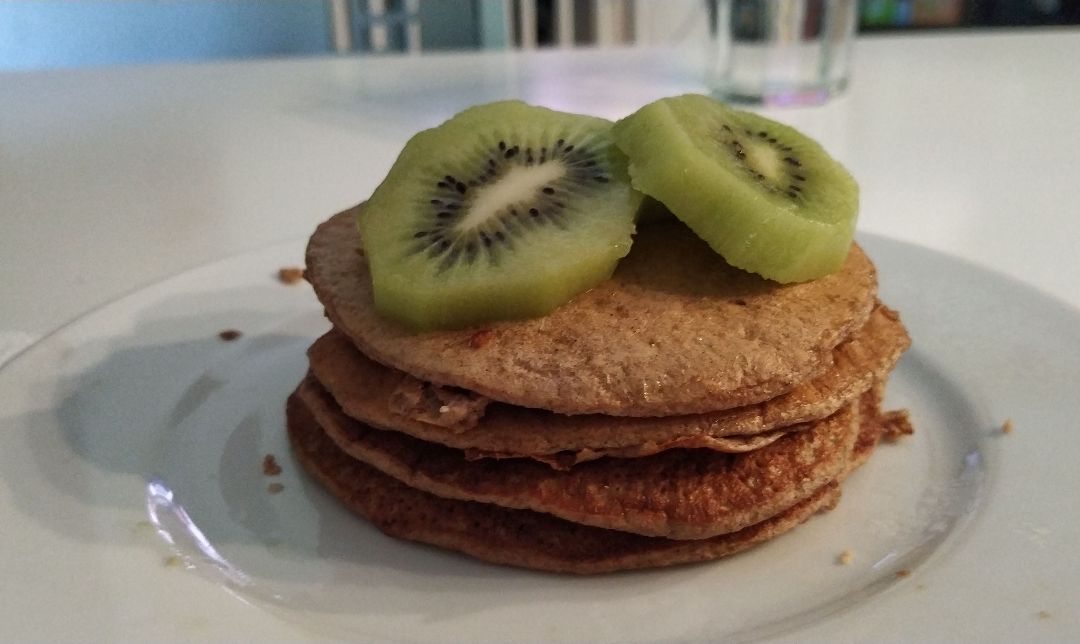 Tortitas de claras, avena, plátano y canela.
