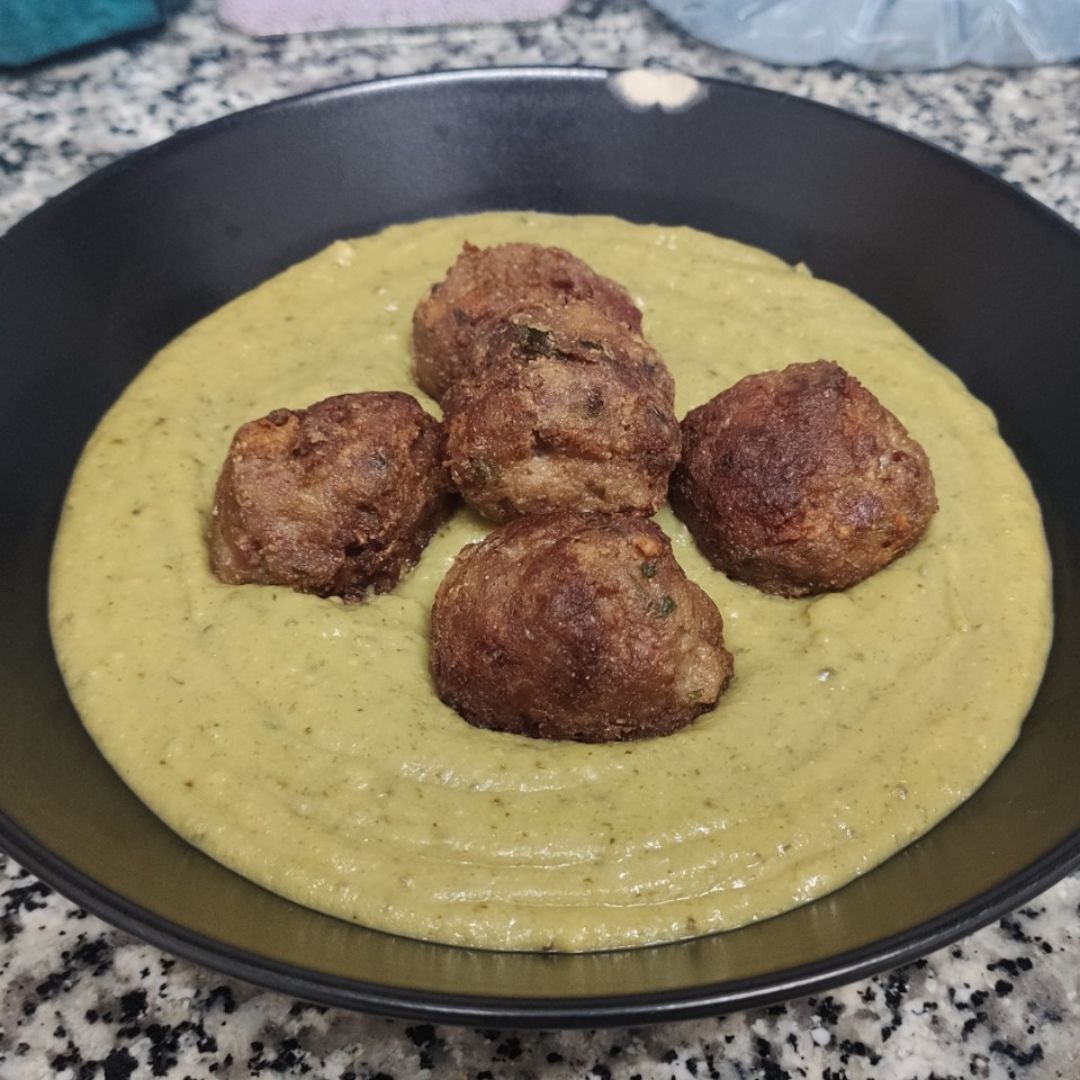 Albóndigas de ternera con crema de brócoli