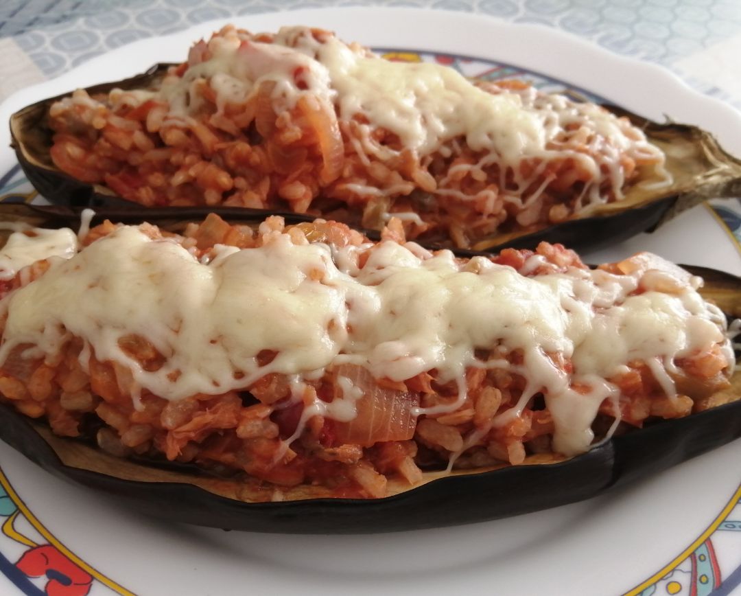 Berenjenas rellenas de verduras y arroz 