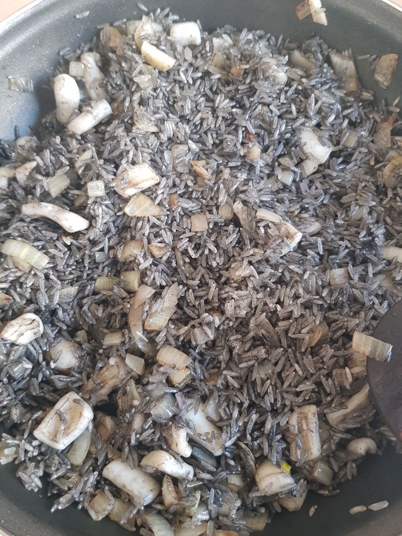 Arroz negro con calamares y gambas 🦐 Paso 2 Arroz negro con calamares y gambas 🦐 Paso 2